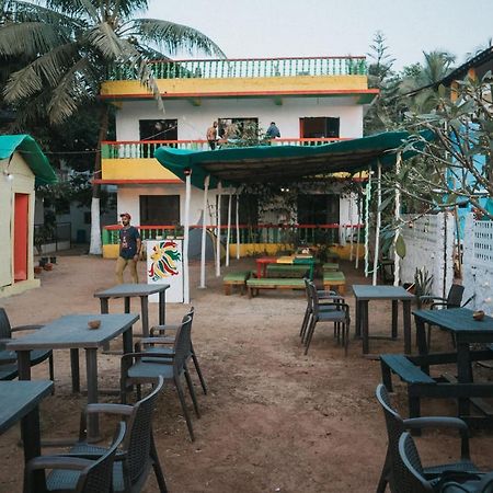 Rasta Mansion Beach Hostel And Roomsアランボル エクステリア 写真