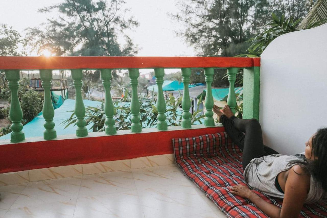 Rasta Mansion Beach Hostel And Roomsアランボル エクステリア 写真