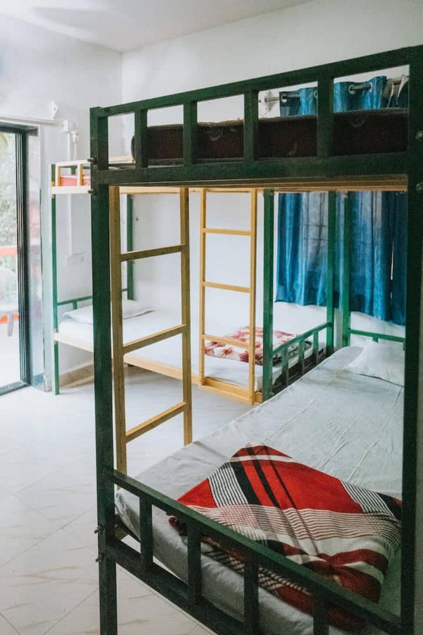 Rasta Mansion Beach Hostel And Roomsアランボル エクステリア 写真