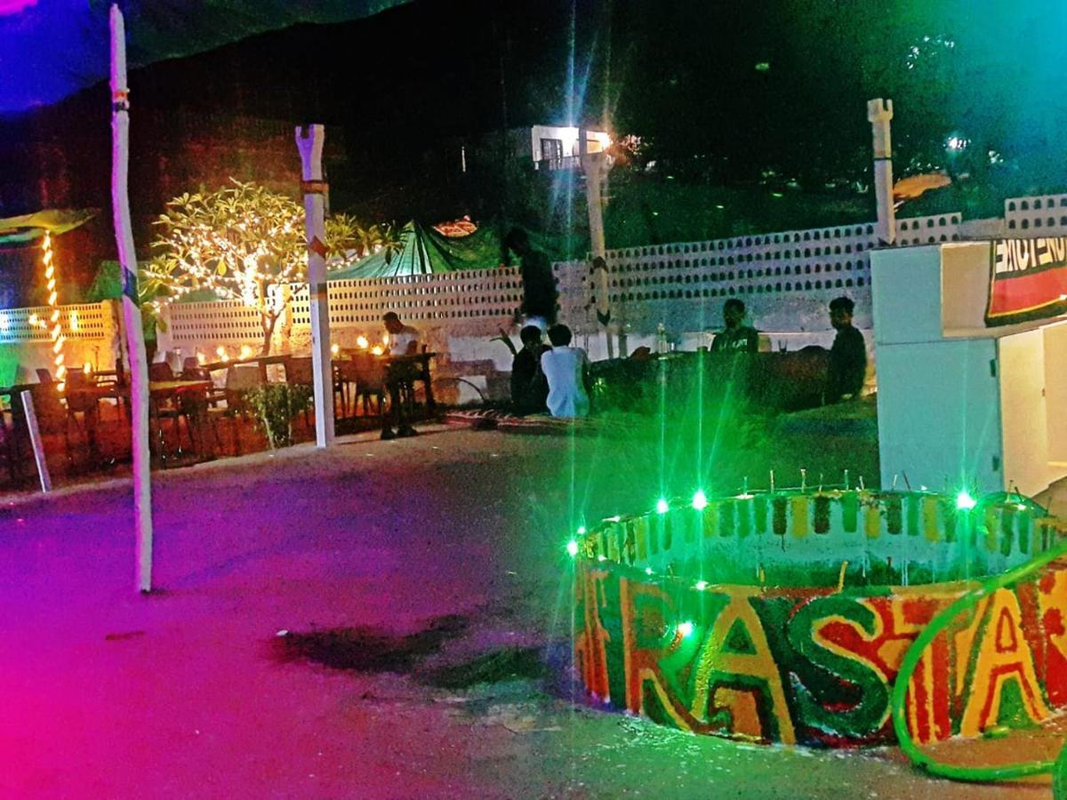 Rasta Mansion Beach Hostel And Roomsアランボル エクステリア 写真